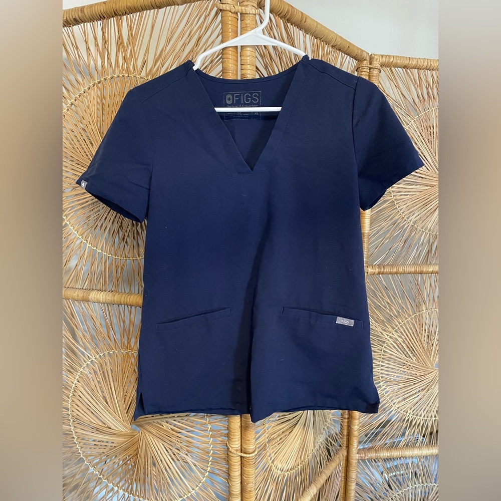 FIGS Women’s Scrub Top in Navy